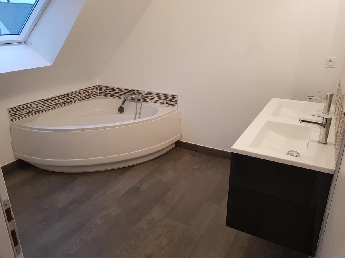 Agreable Maison Moderne Le Hezo Bagian luar foto